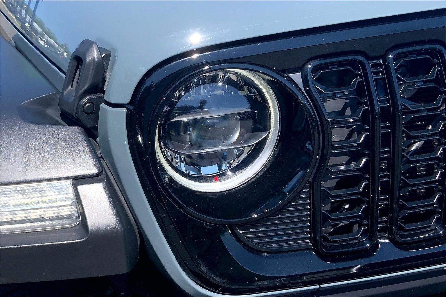 Used 2024 Jeep Wrangler Unlimited AWD/4WD image 26
