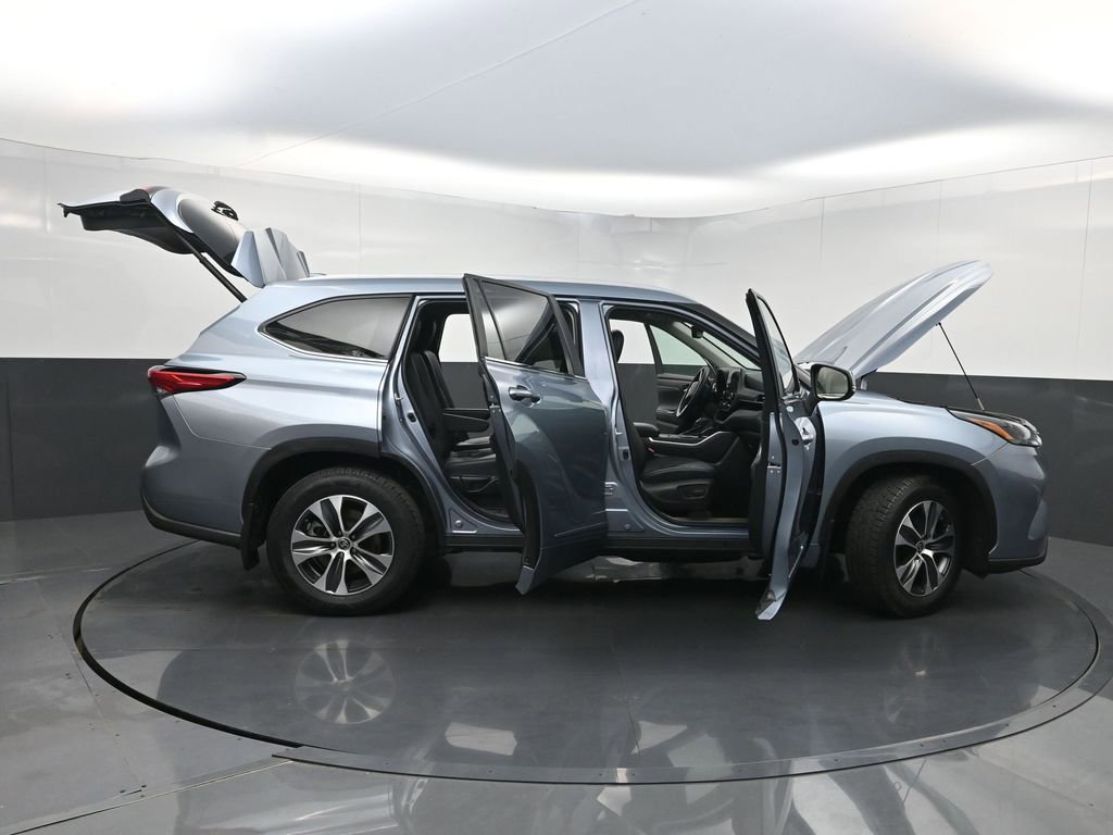 Used 2023 Toyota Highlander XLE image 36