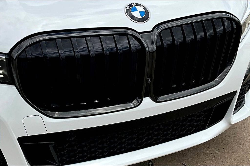 Used 2022 BMW 740i w/ M Sport Package image 37