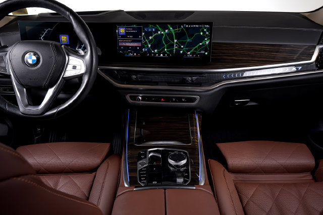 Used 2024 BMW X7 xDrive40i w/ Premium Package AWD/4WD image 36
