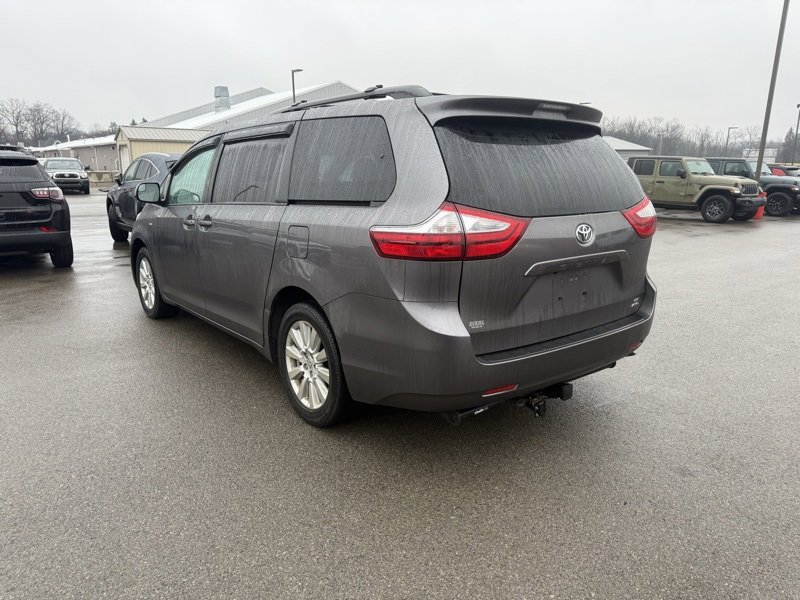 Used 2017 Toyota Sienna LE image 8