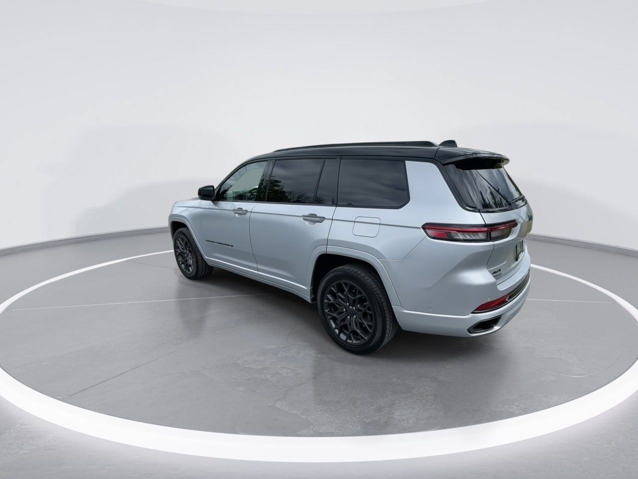 Used 2025 Jeep Grand Cherokee L Summit AWD/4WD image 6
