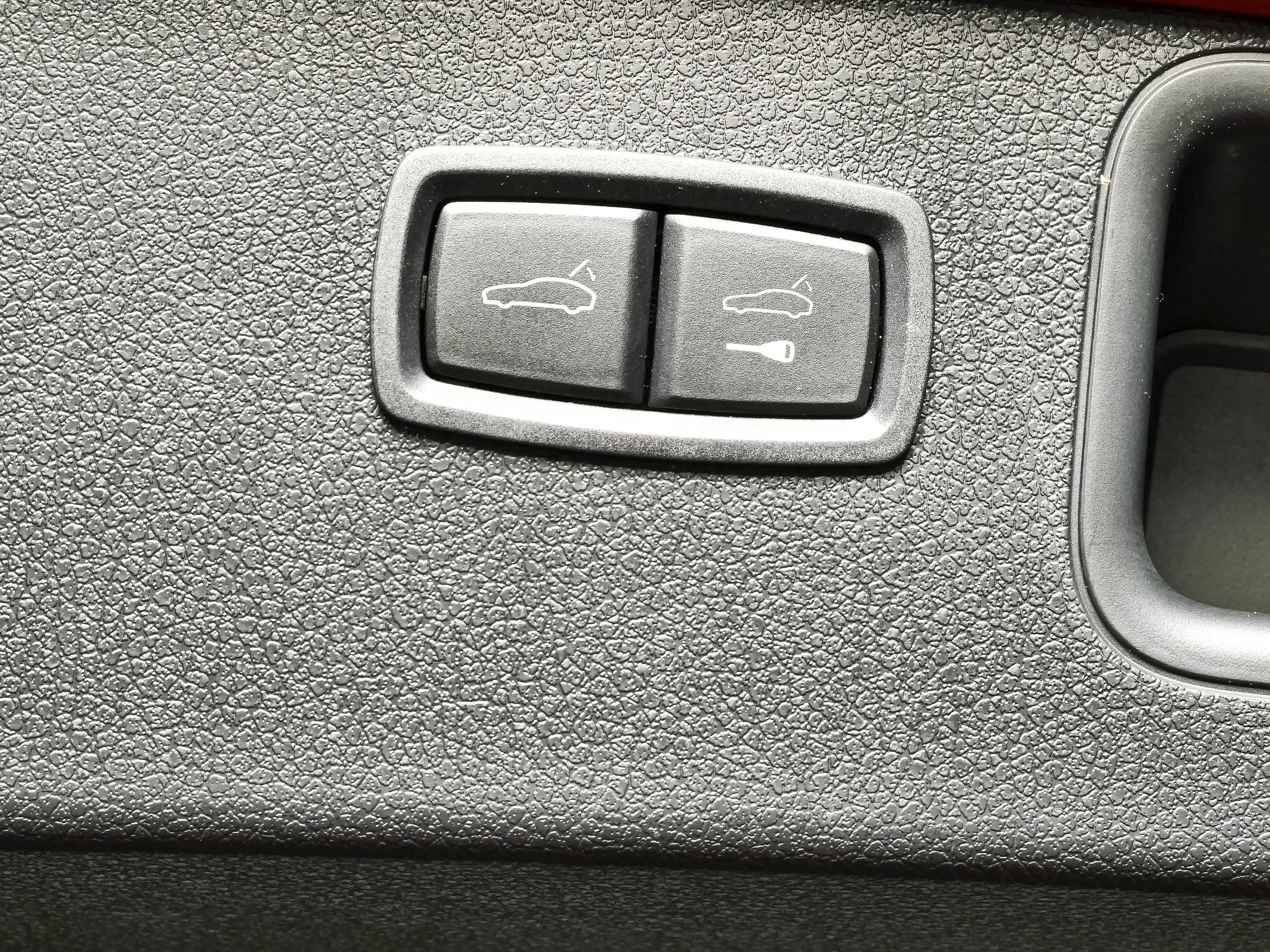 Certified 2024 Porsche Macan S AWD/4WD image 32