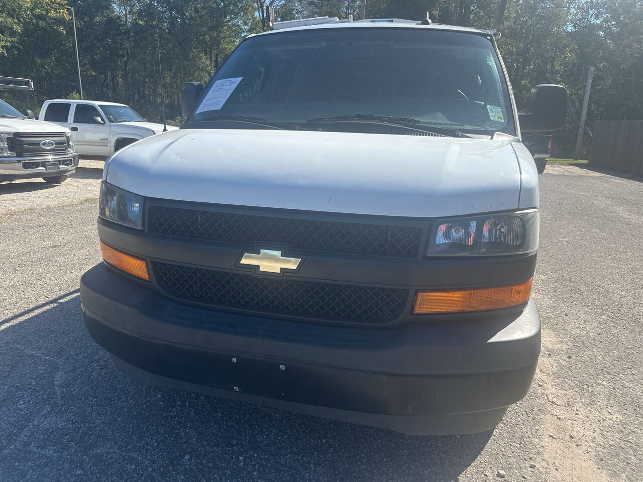 Used 2018 Chevrolet Express 2500 w/ Driver Convenience Package image 3