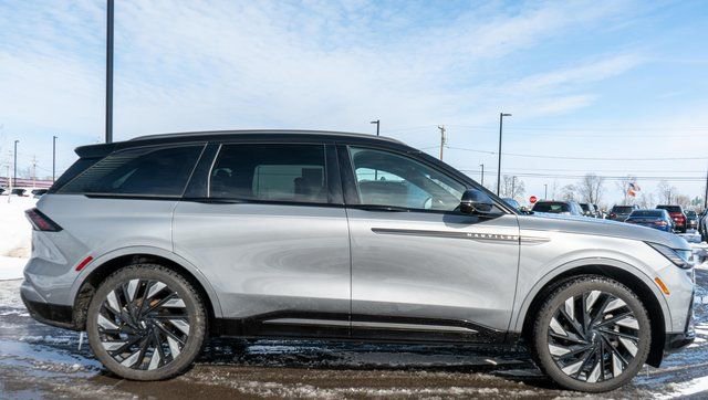 Used 2024 Lincoln Nautilus Reserve w/ Equipment Group 203A image 5