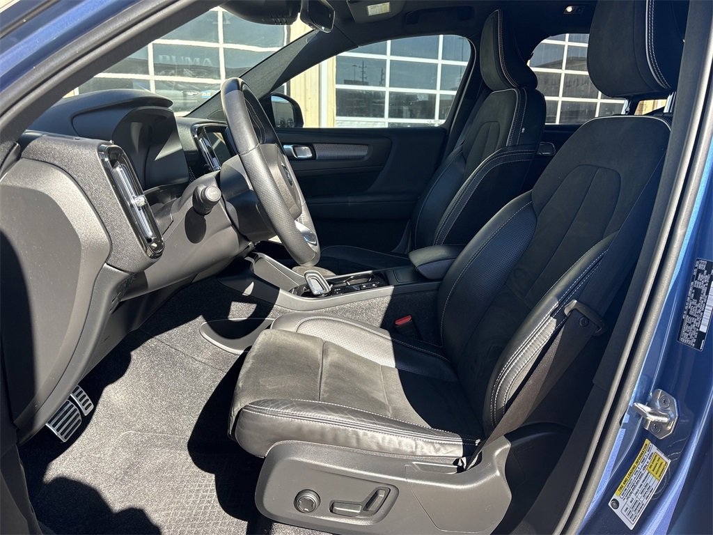 Used 2021 Volvo XC40 T5 R-Design w/ Advanced Package image 12