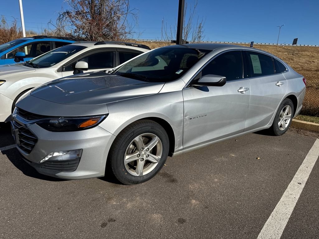 Used 2022 Chevrolet Malibu LT image 2