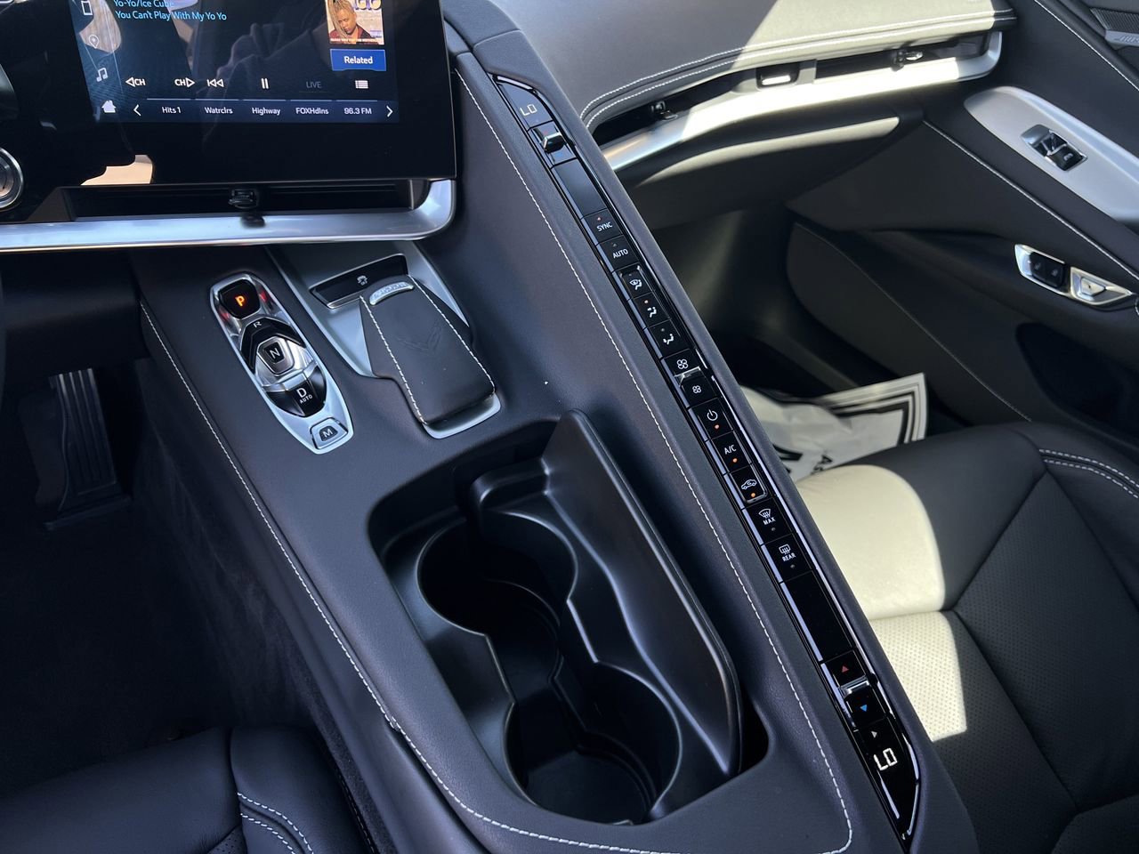 Used 2024 Chevrolet Corvette Stingray Coupe w/ Z51 Performance Package image 22