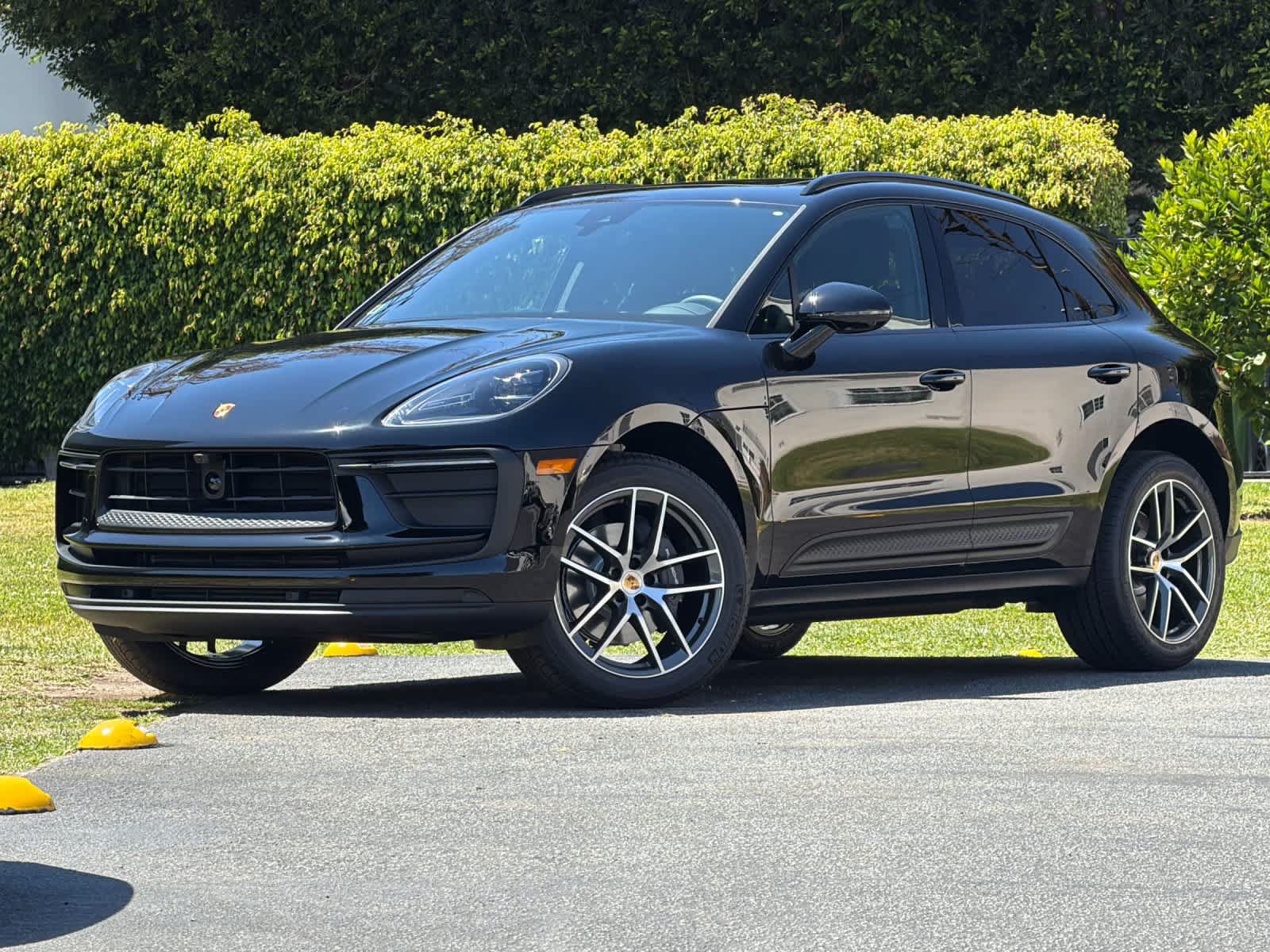 New 2026 Porsche Macan AWD/4WD image 1