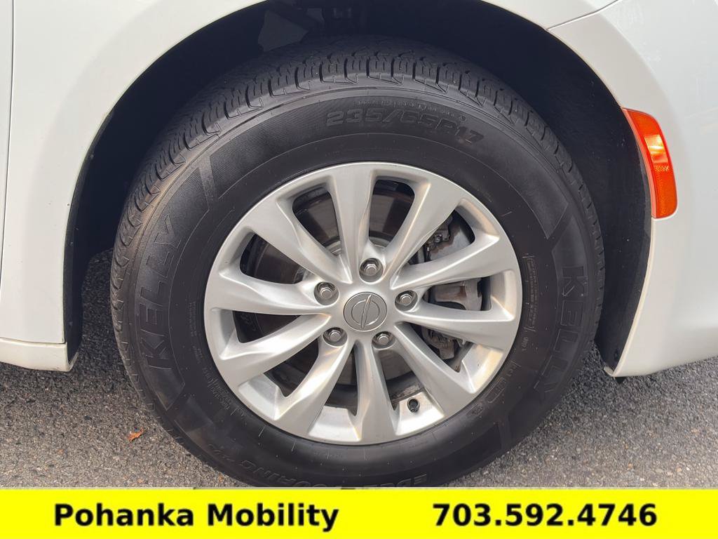 Used 2018 Chrysler Pacifica Touring-L FWD image 31