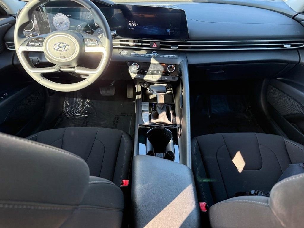 Used 2023 Hyundai Elantra SEL w/ Convenience Package image 14