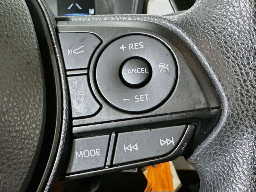 Used 2020 Toyota Corolla LE FWD image 25