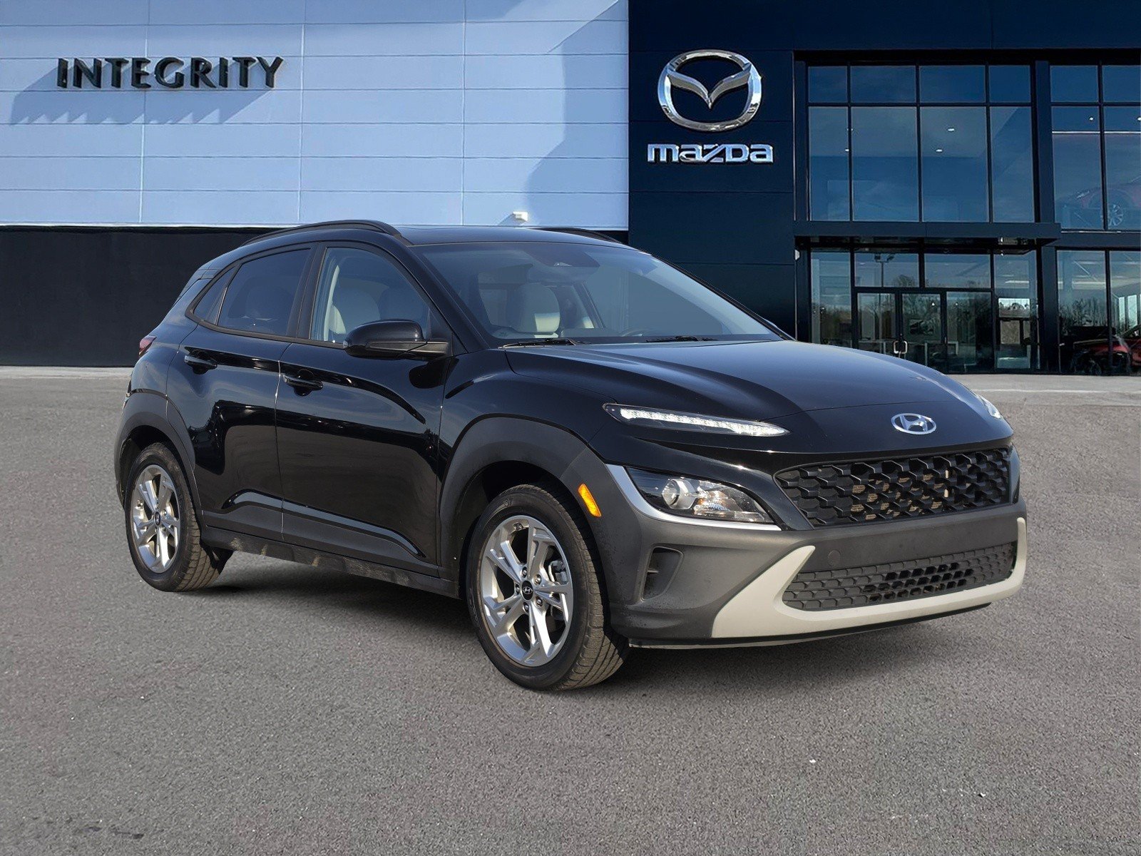 Used 2022 Hyundai Kona SEL w/ Convenience Package FWD image 2