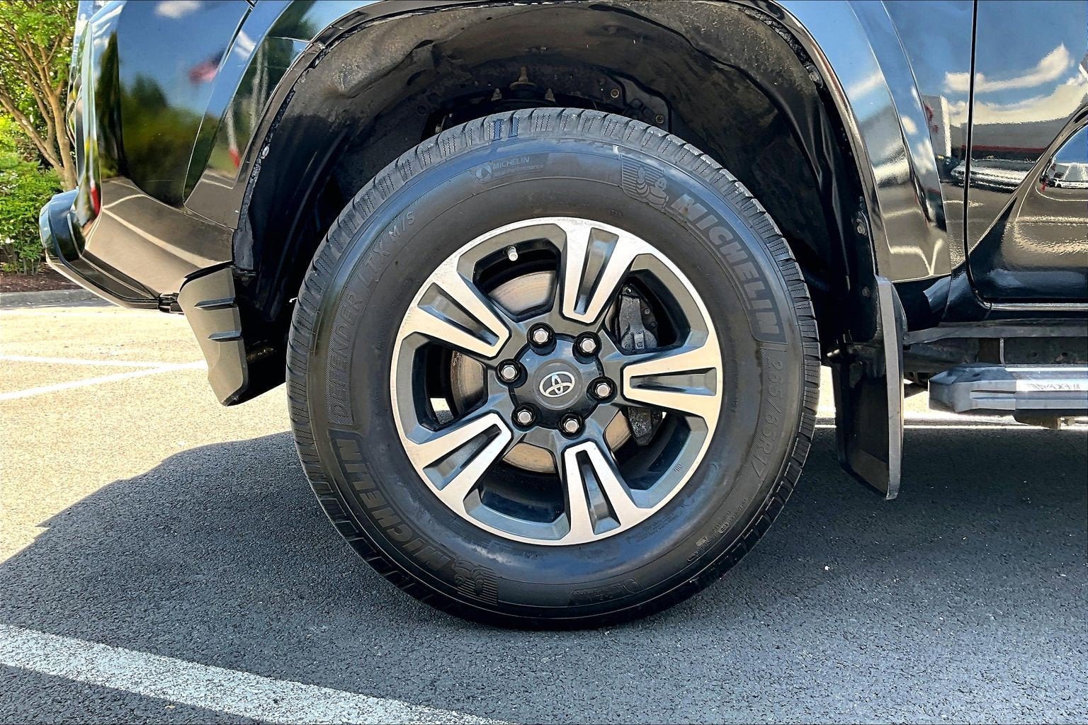 Used 2016 Toyota Tacoma TRD Sport w/ Towing Package AWD/4WD image 9