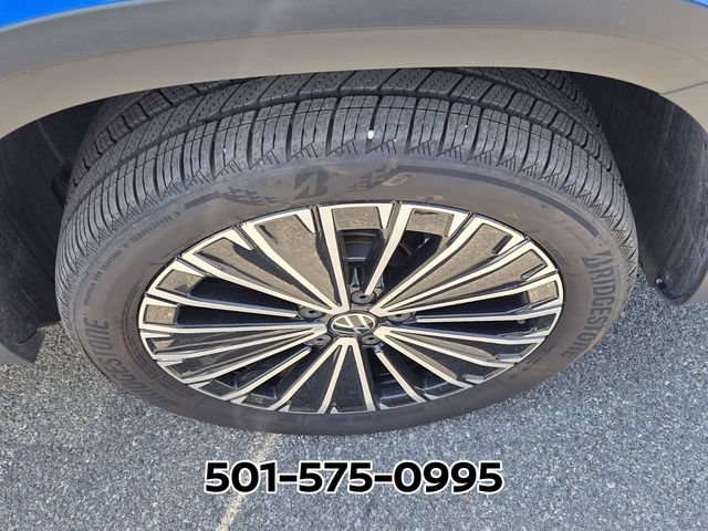 Used 2025 Volkswagen Taos SE FWD image 7