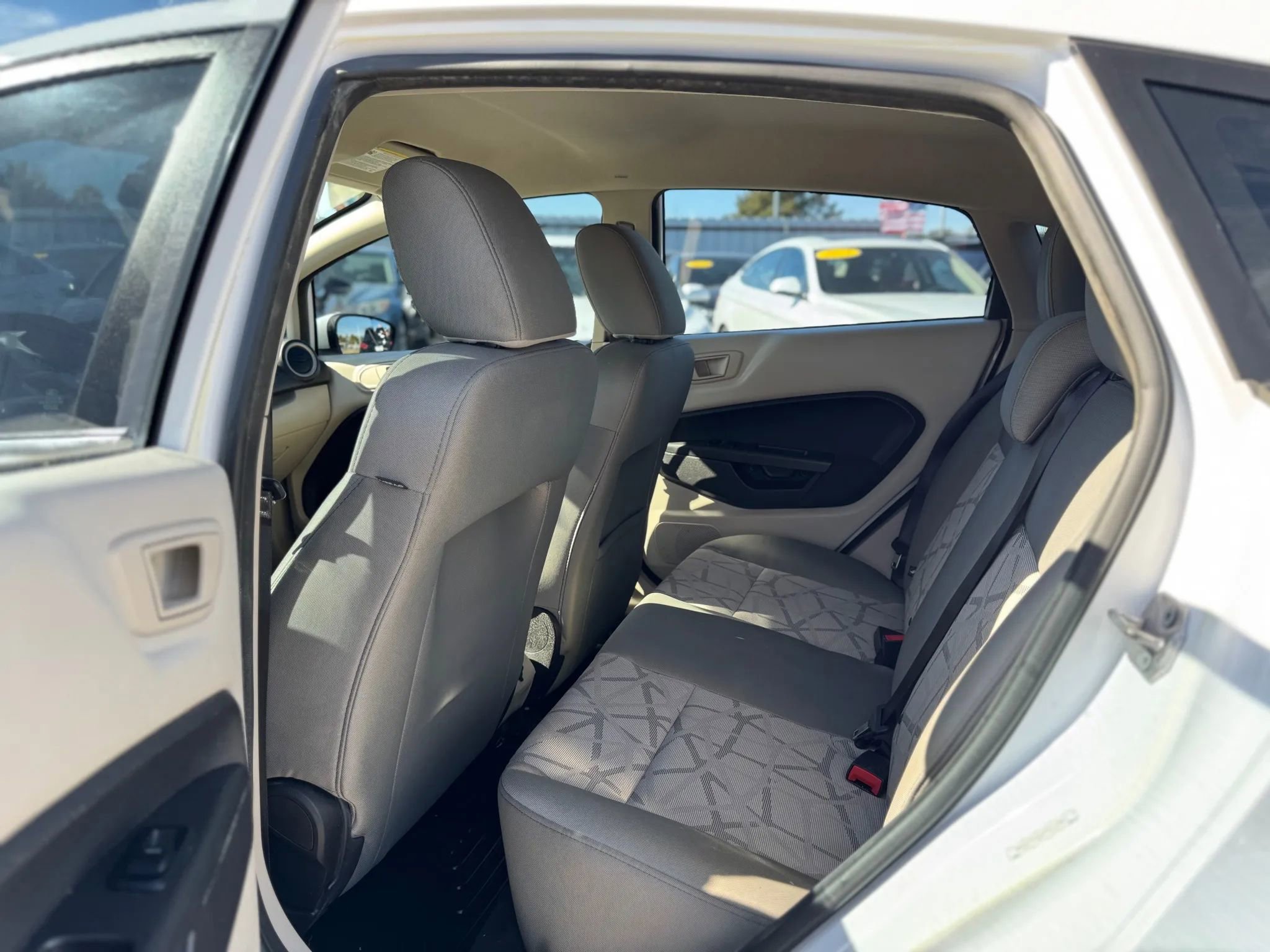 Used 2012 Ford Fiesta SE image 14