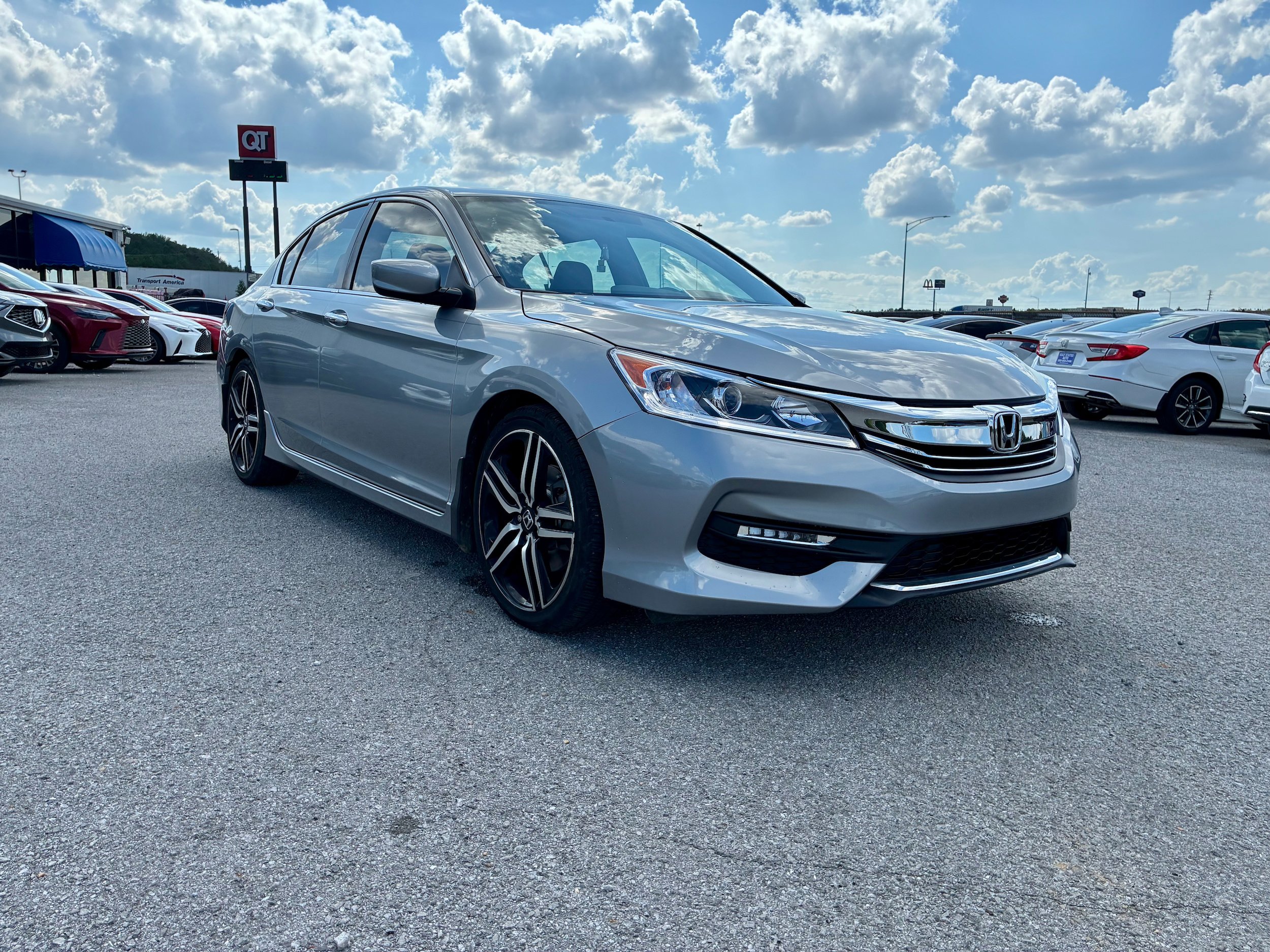 Used 2017 Honda Accord Sport Special Edition image 9
