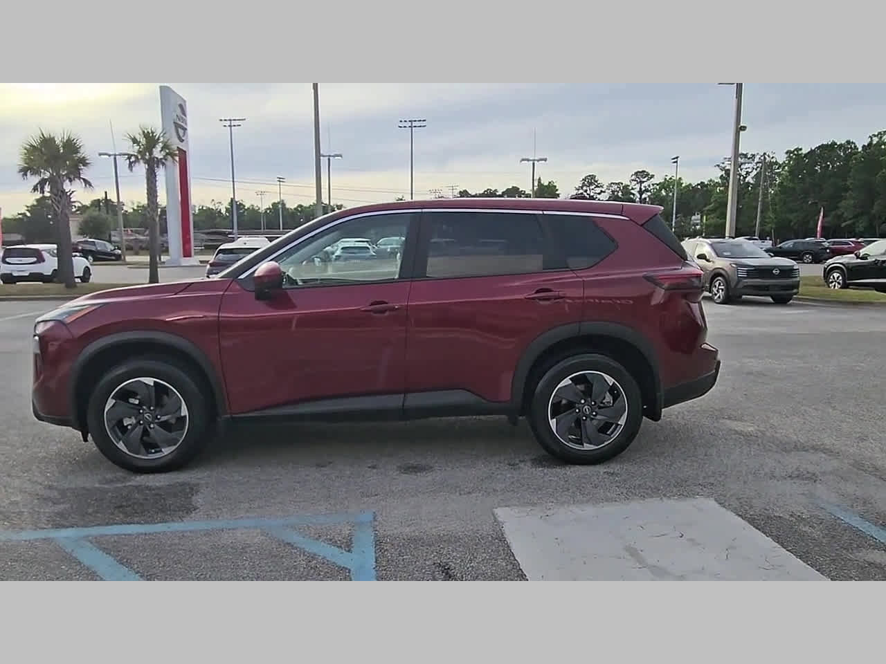 Used 2025 Nissan Rogue SV FWD image 27