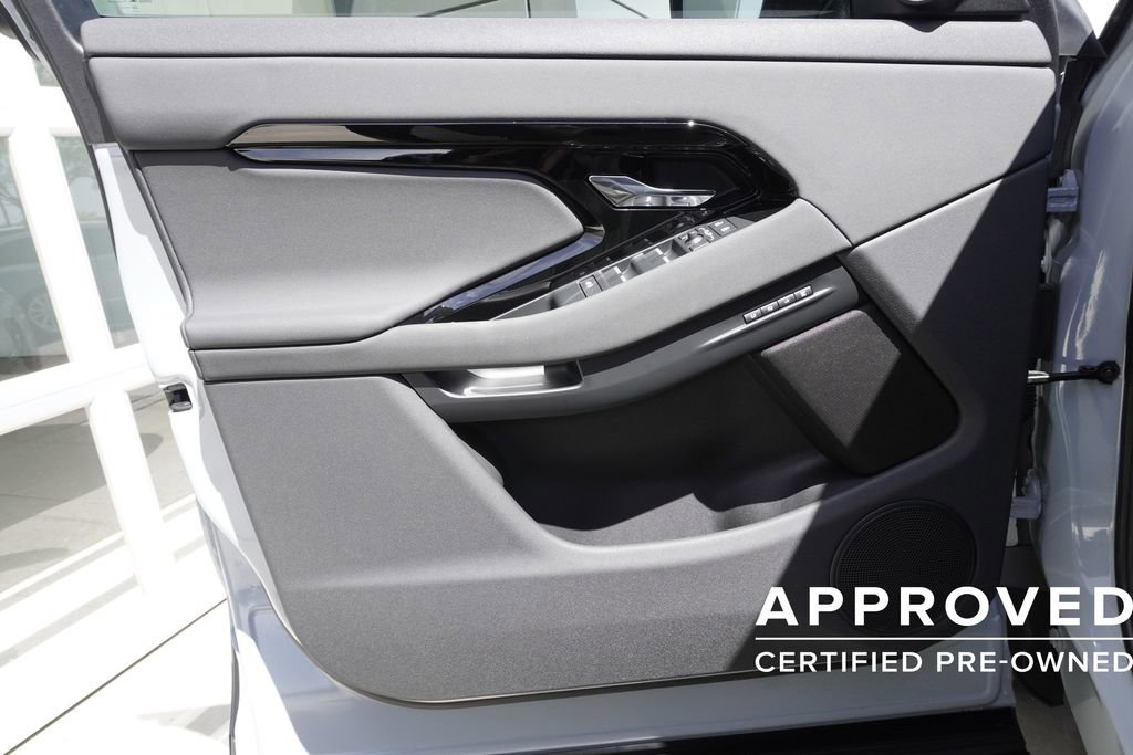 Used 2025 Land Rover Range Rover Evoque S AWD/4WD image 17