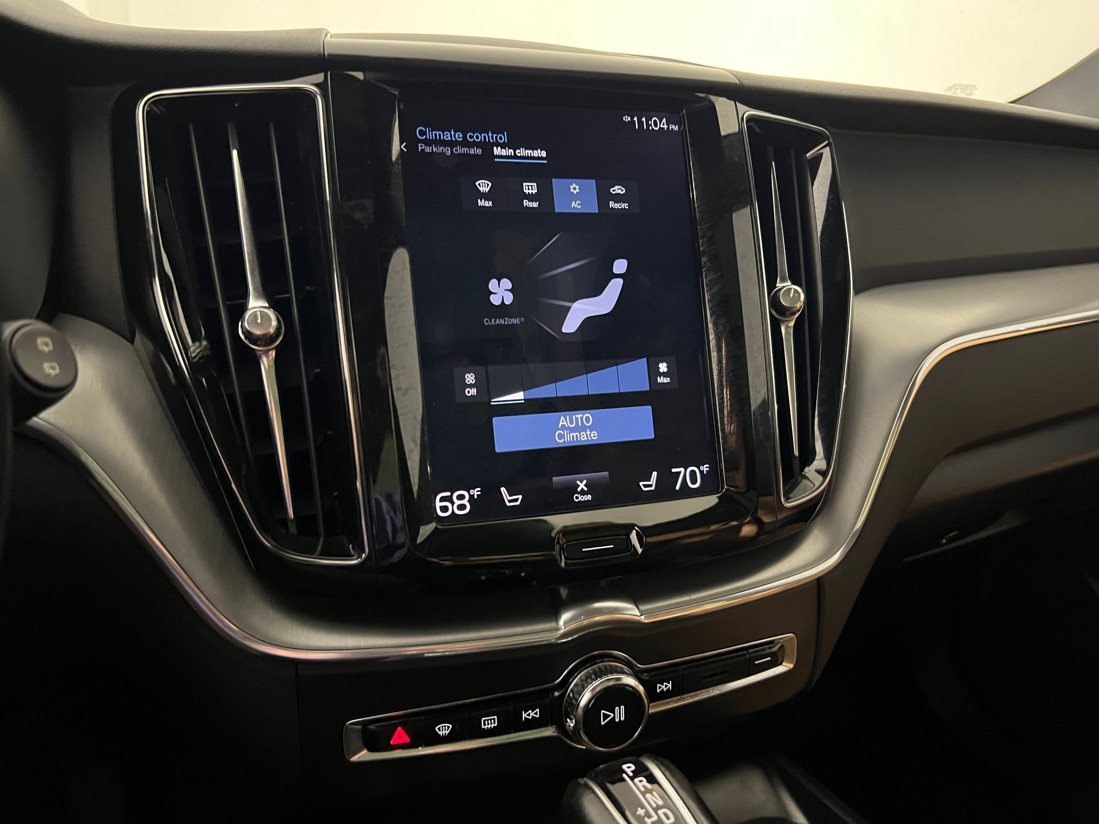 Used 2018 Volvo XC60 T5 Momentum w/ Vision Package image 28