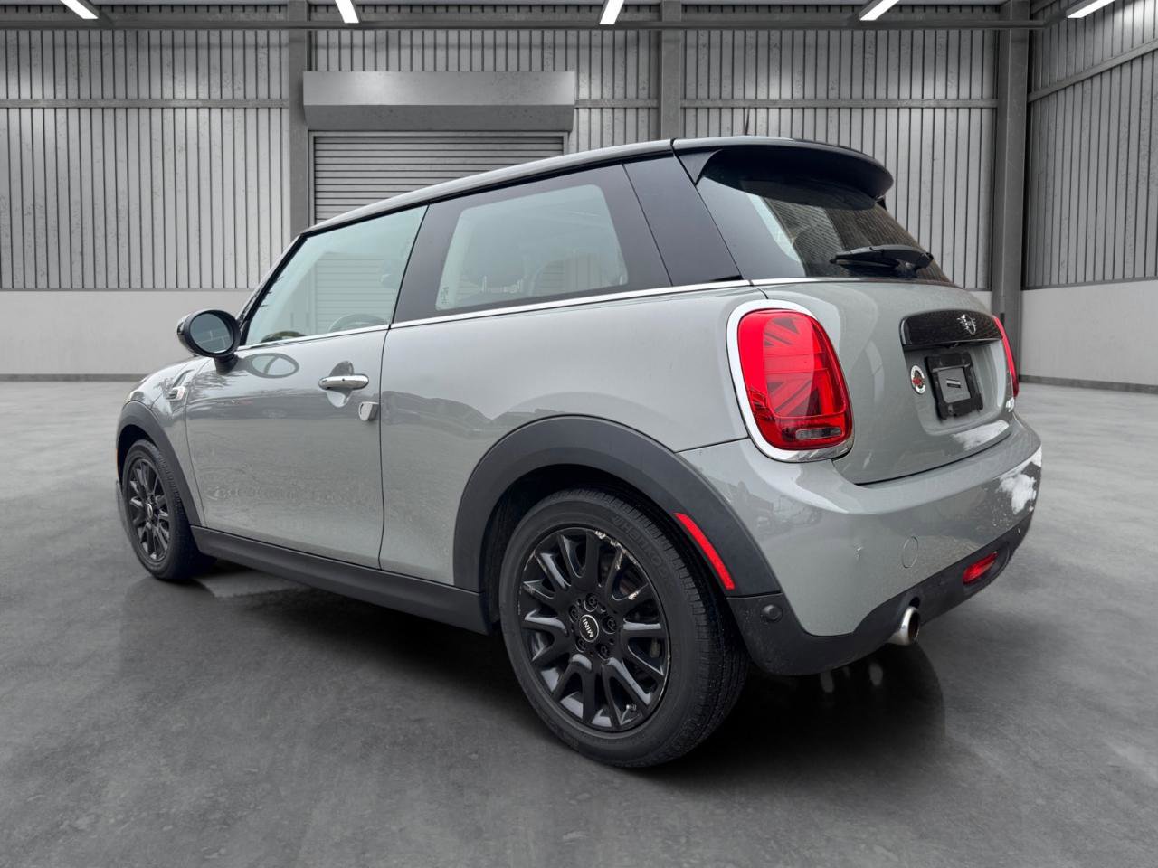 Used 2021 MINI Cooper 2-Door Hardtop w/ Storage Package image 30