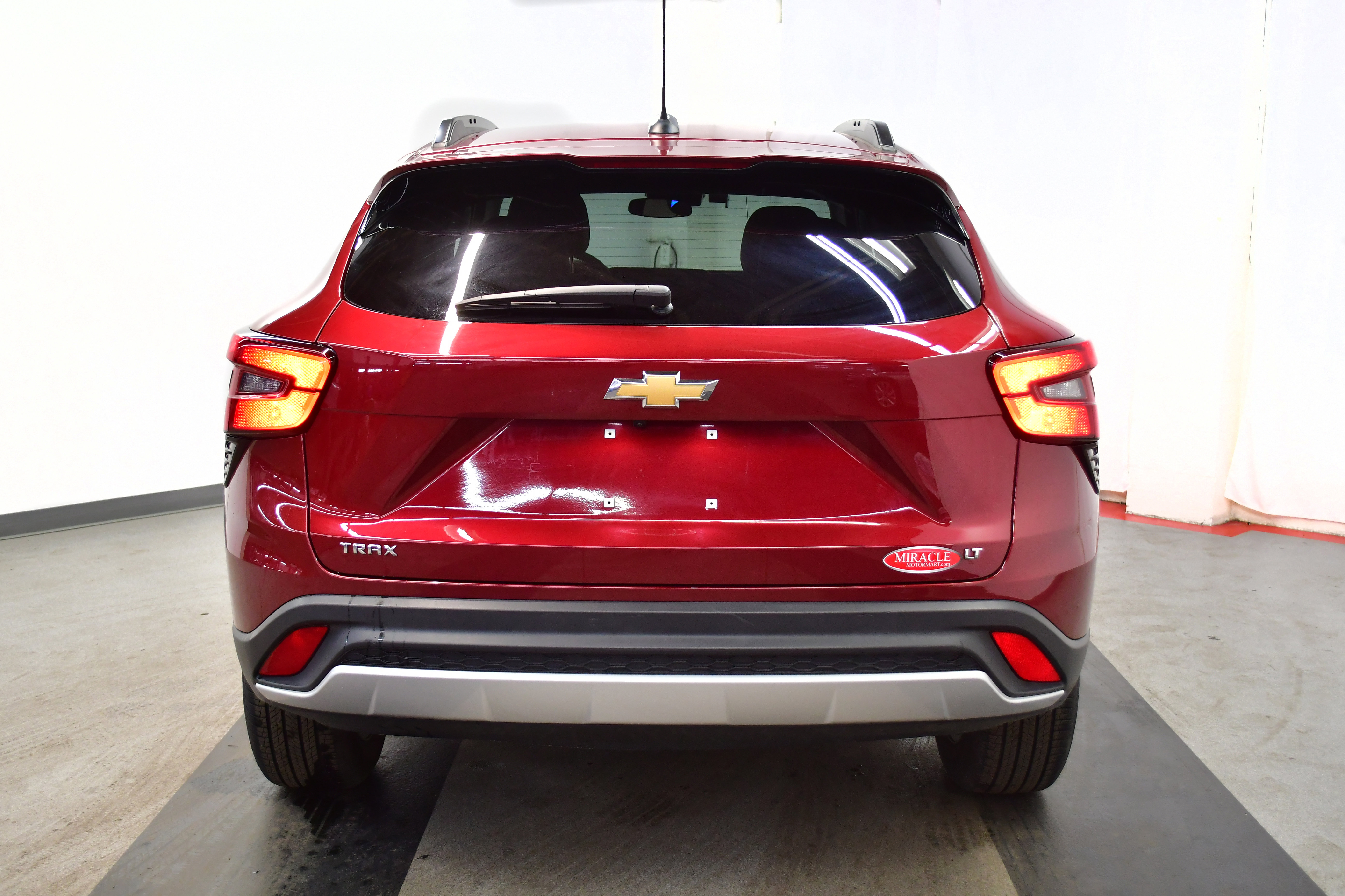 Used 2025 Chevrolet Trax LT w/ LT Convenience Package image 6