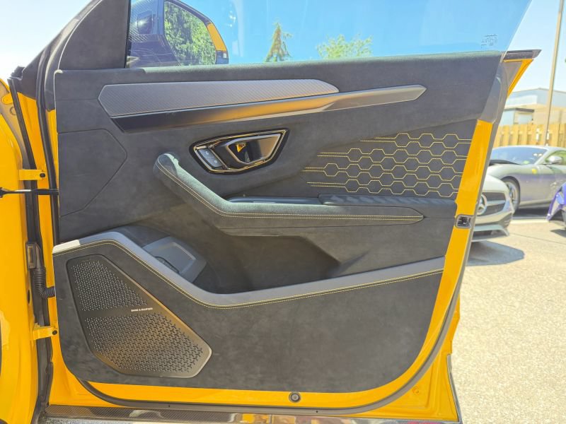 Used 2023 Lamborghini Urus Performante AWD/4WD image 31