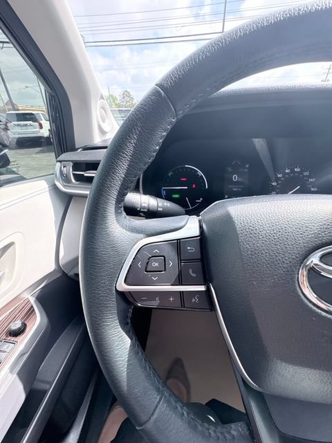 Used 2022 Toyota Sienna XLE w/ XLE Plus Package AWD/4WD image 25