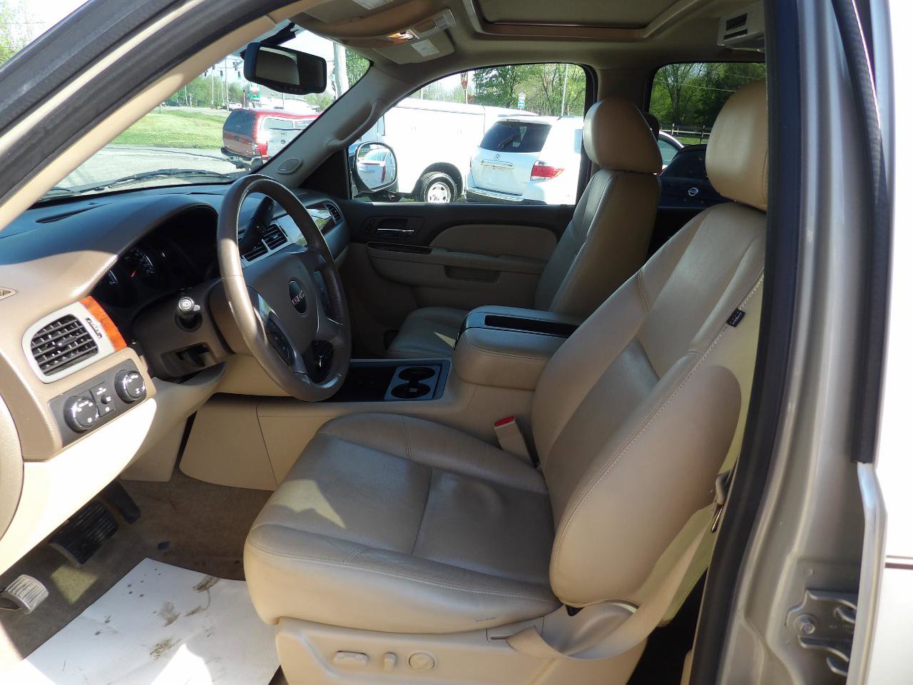 Used 2013 GMC Yukon SLT w/ SLT Chrome Package AWD/4WD image 12