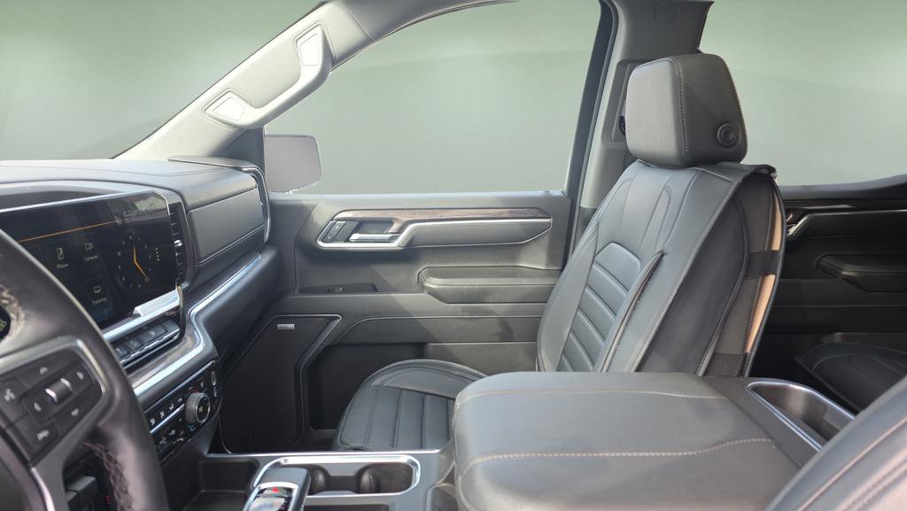 Used 2025 Chevrolet Silverado 1500 LTZ w/ LTZ Premium Package image 13
