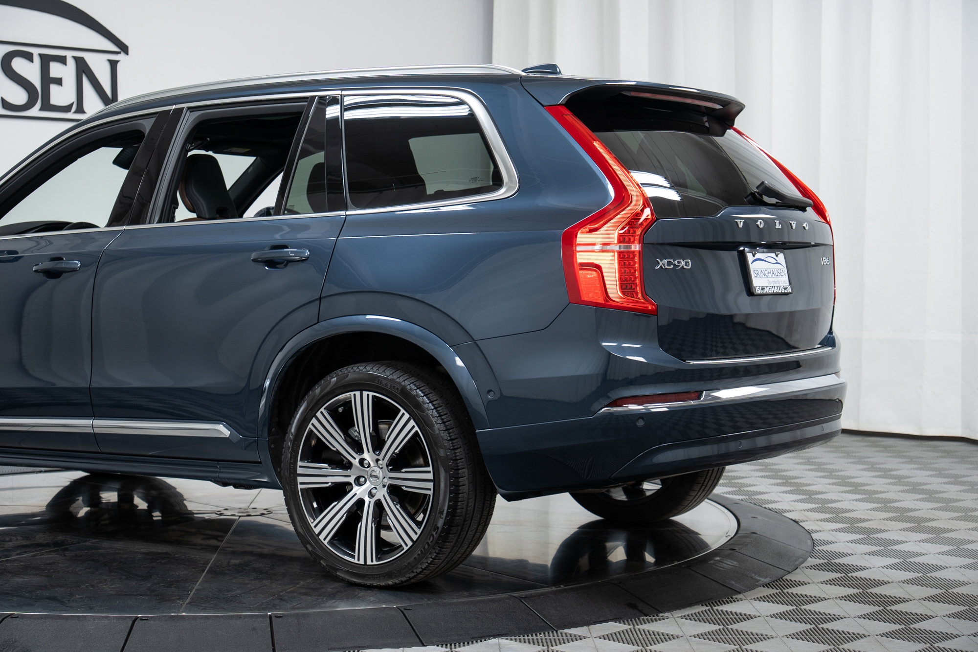 Certified 2024 Volvo XC90 B6 Plus w/ Protection Package Premier image 30