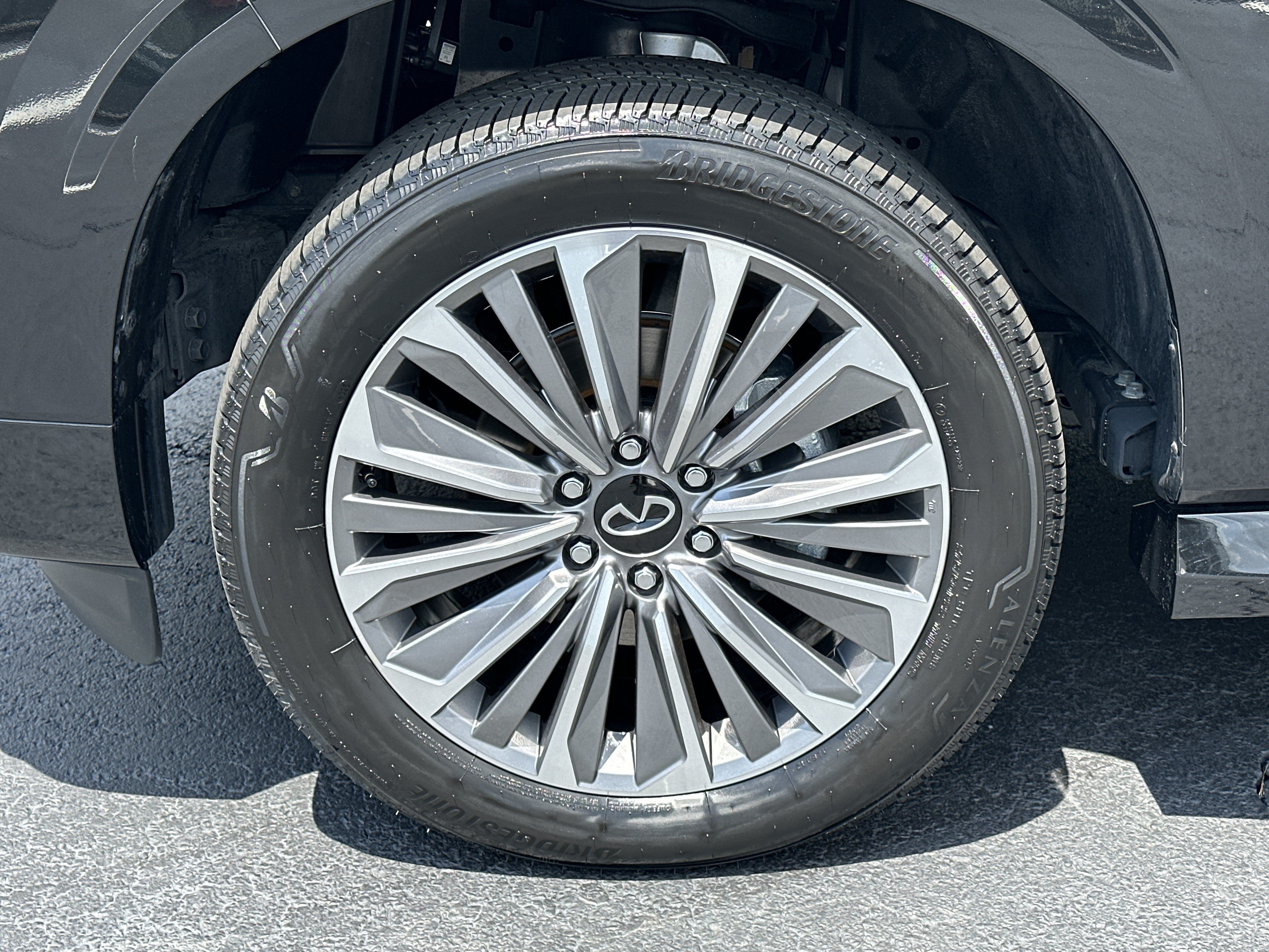 Used 2025 INFINITI QX80 Sensory AWD/4WD image 11