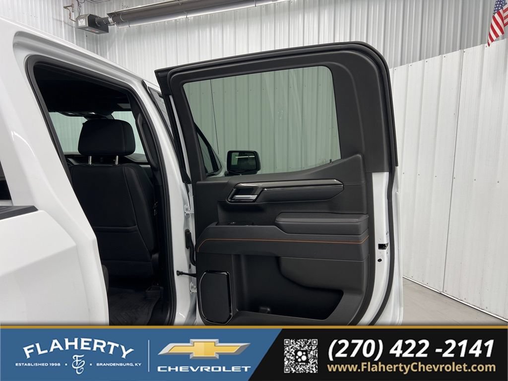 Used 2025 GMC Sierra 1500 AT4 w/ Technology Package AWD/4WD image 12