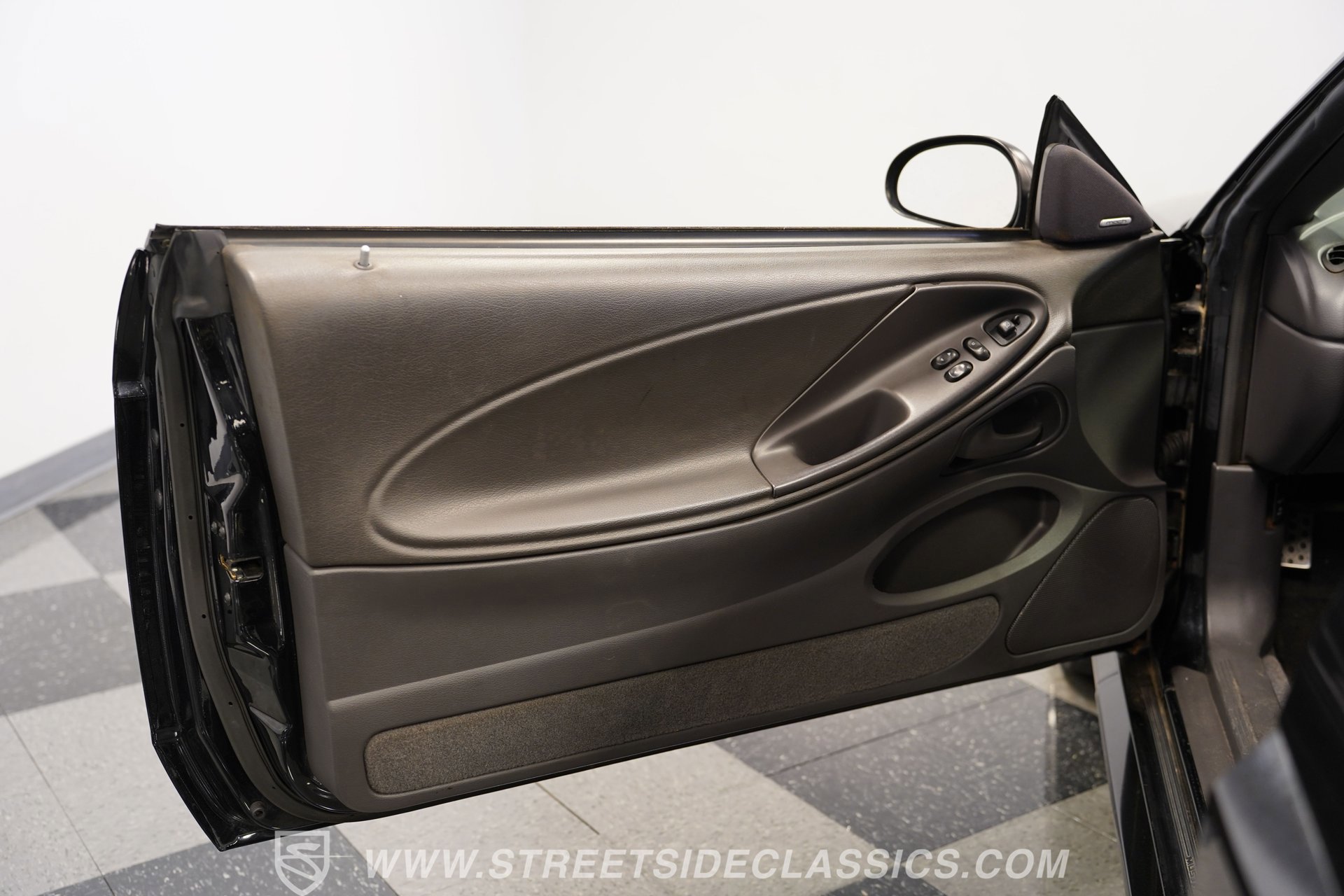 Used 2003 Ford Mustang Mach 1 RWD image 38