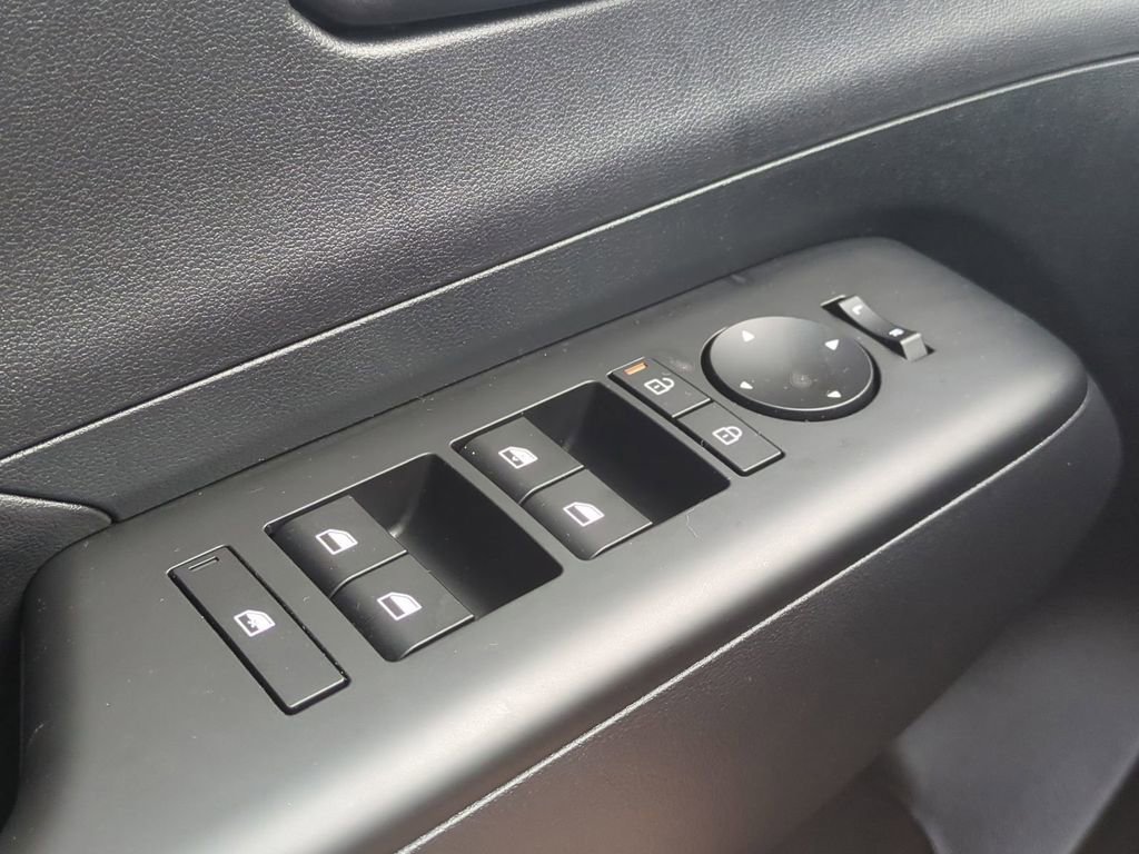 New 2026 Hyundai Kona SE image 27