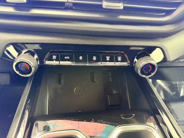 Used 2025 Chevrolet Silverado EV LT image 36