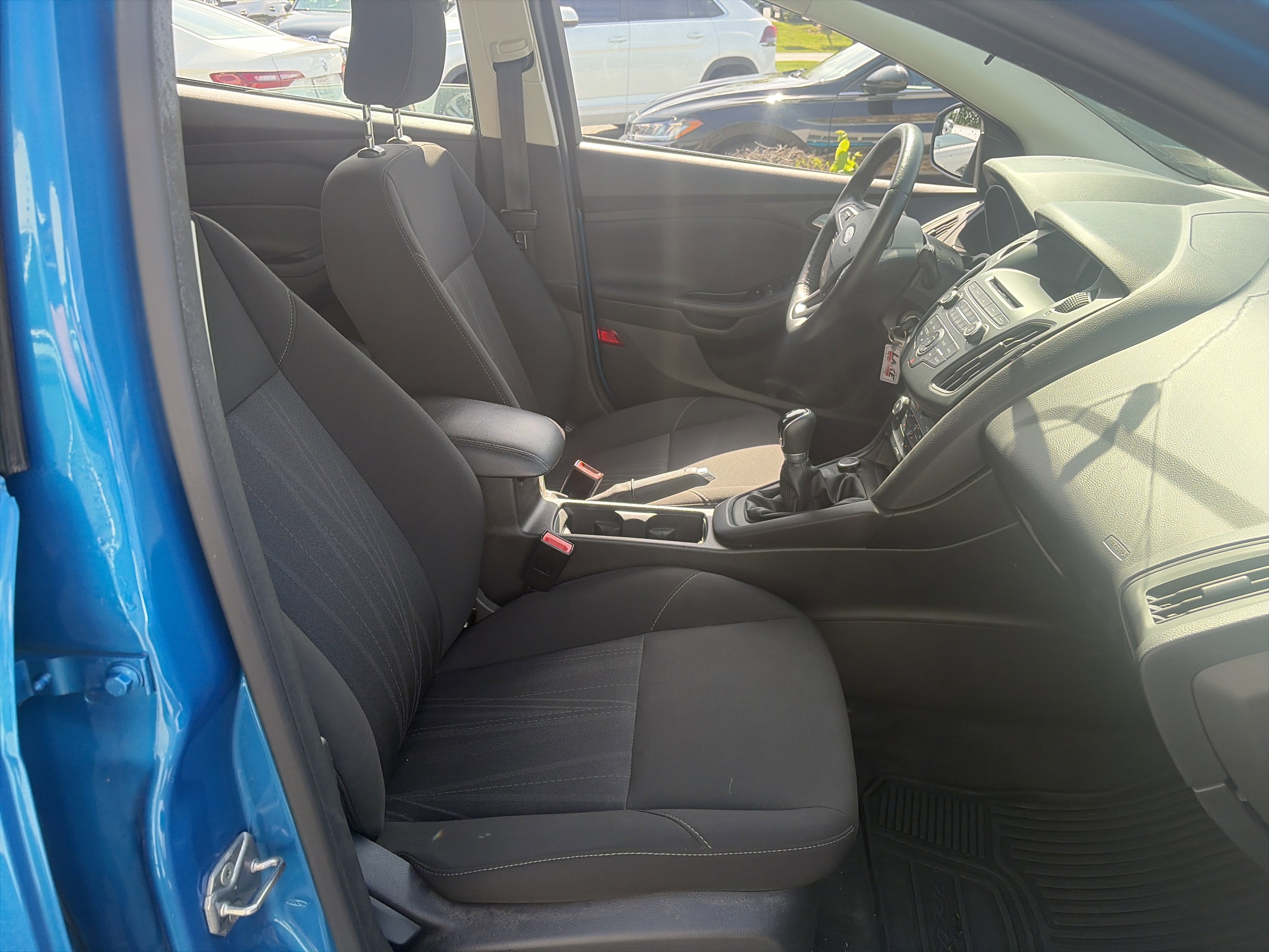 Used 2016 Ford Focus SE w/ SE Cold Weather Package FWD image 26