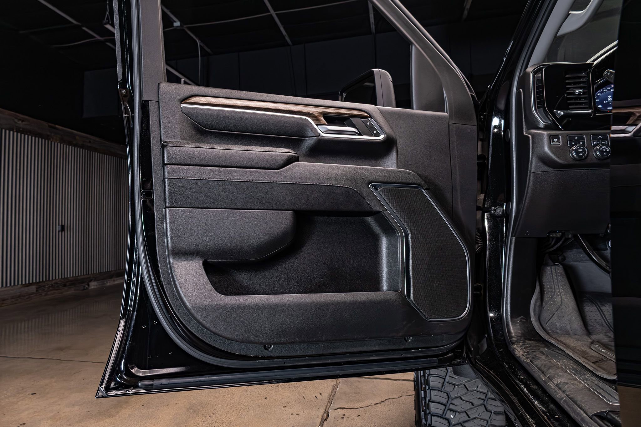 Used 2024 Chevrolet Silverado 2500 LT w/ Convenience Package AWD/4WD image 30