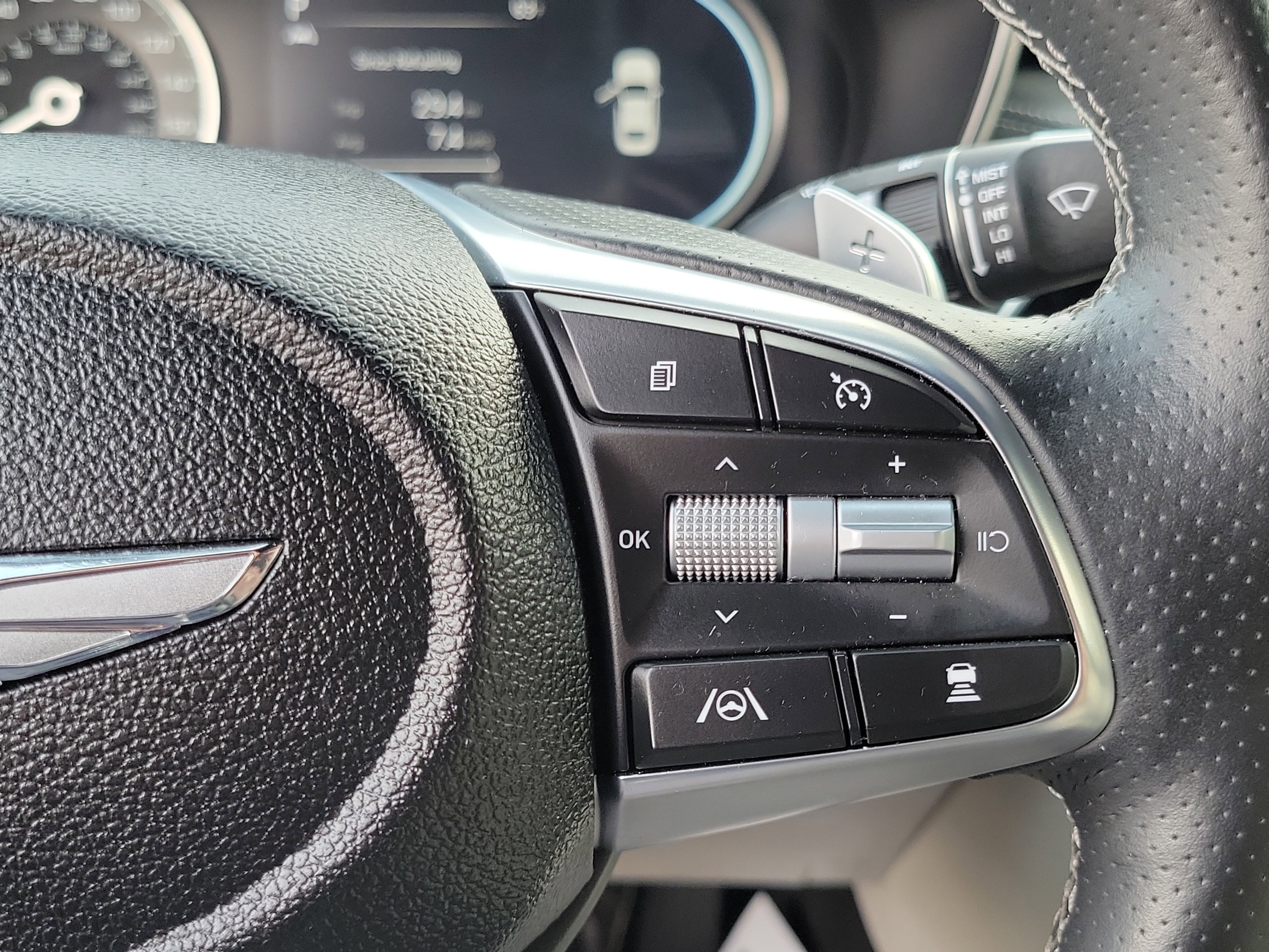 Certified 2023 Genesis G70 2.0T image 10