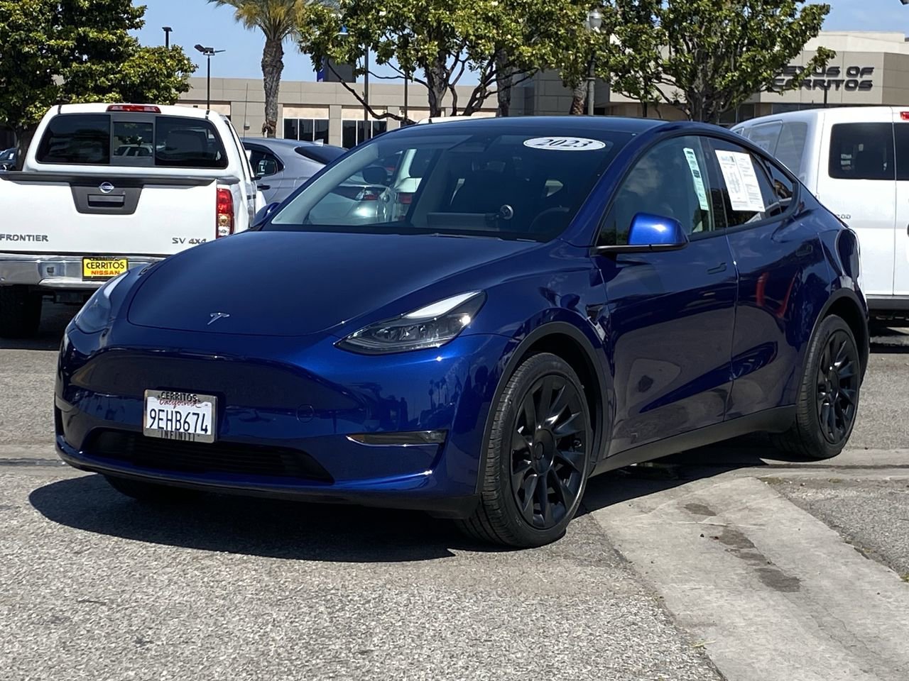 Used 2023 Tesla Model Y Long Range AWD/4WD image 2