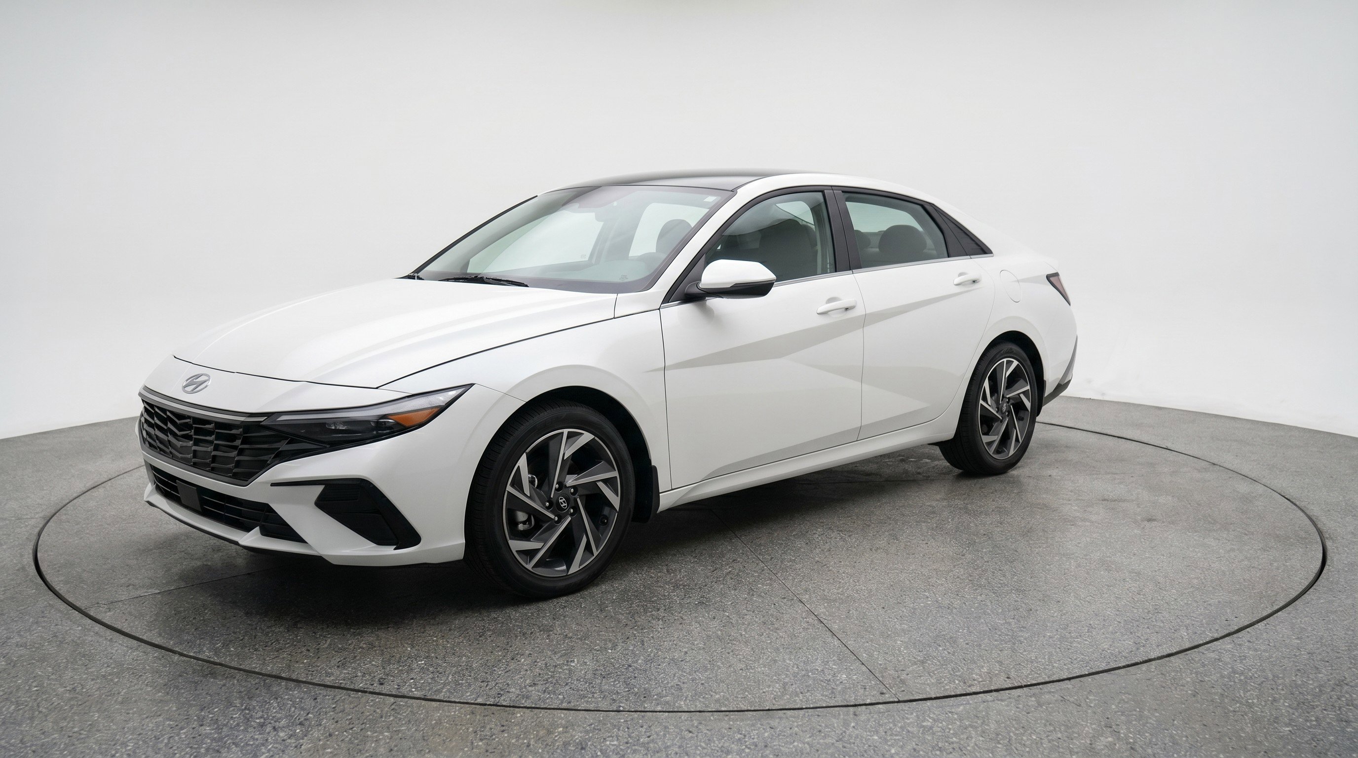 Used 2025 Hyundai Elantra SEL FWD image 3