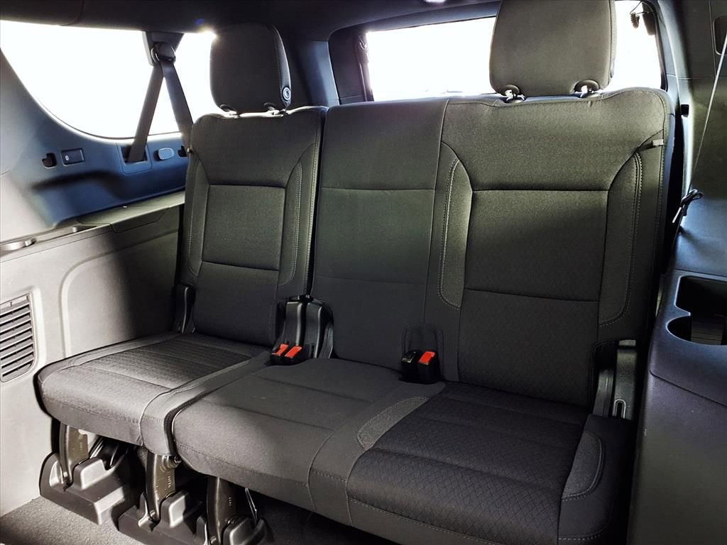 Used 2023 Chevrolet Suburban LS image 9