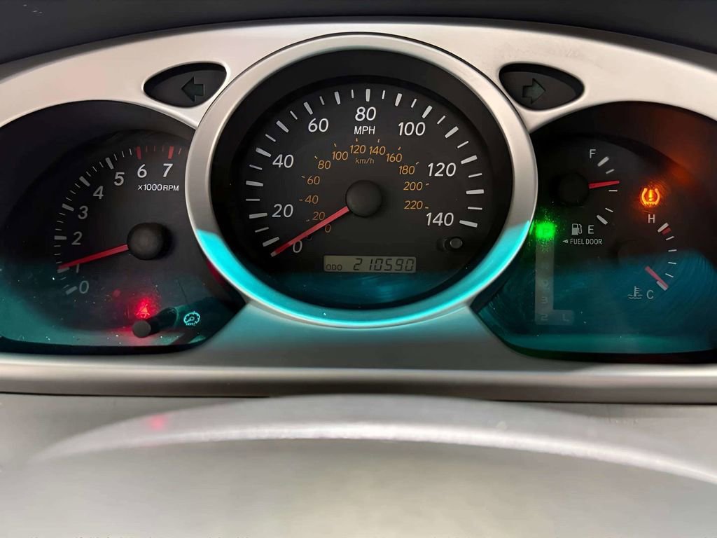 Used 2006 Toyota Highlander Limited AWD/4WD image 25