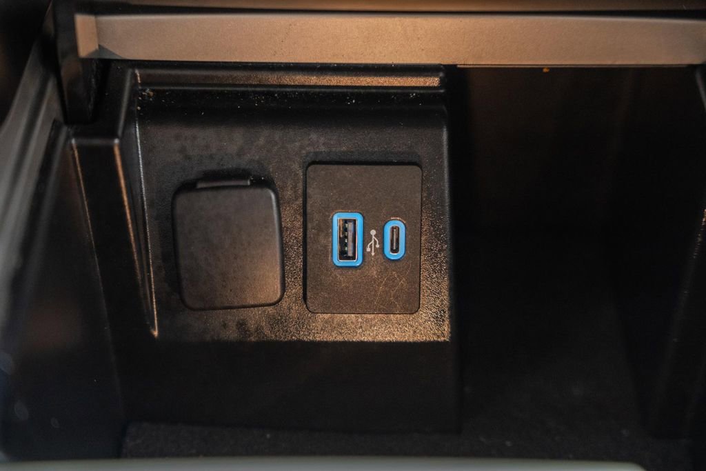 Certified 2021 Ford Explorer XLT w/ Equipment Group 202A image 25