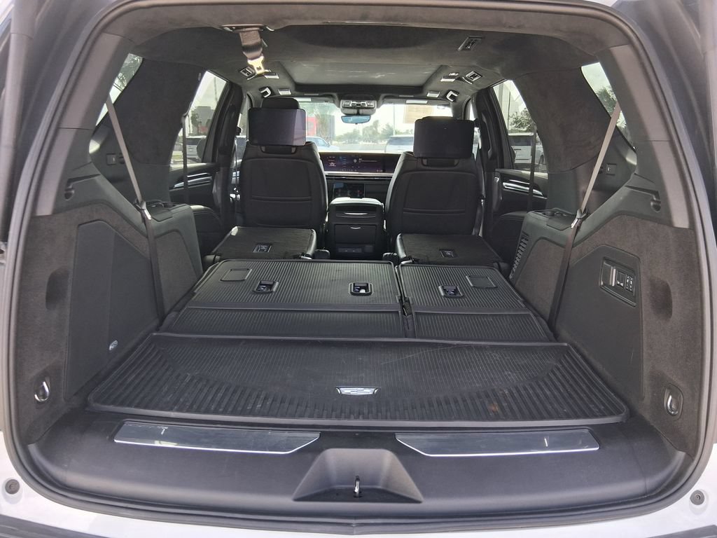 Used 2026 Cadillac Escalade Platinum Sport w/ LPO, Floor Liner Package RWD image 6