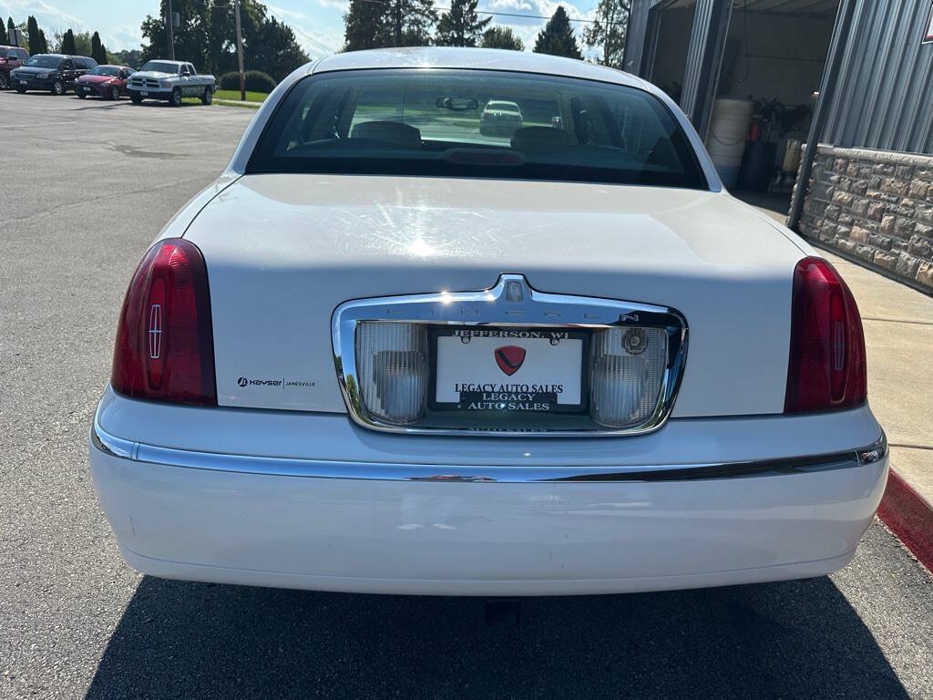 Used 2000 Lincoln Town Car Executive RWD image 4