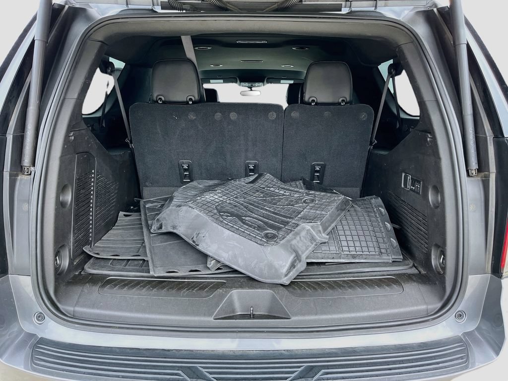Used 2021 Chevrolet Suburban LT w/ Luxury Package RWD image 32