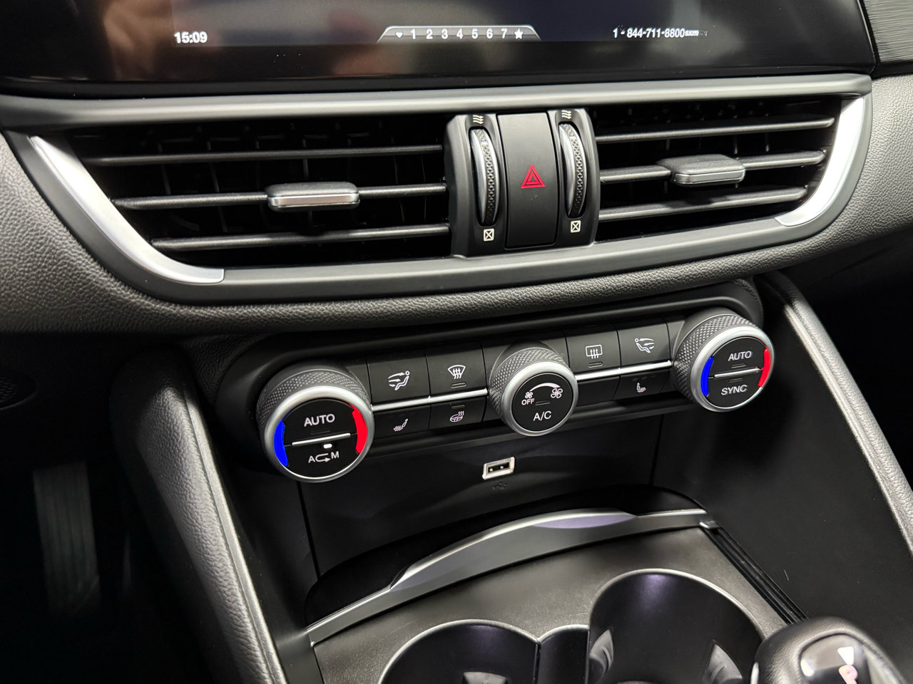 Used 2018 Alfa Romeo Giulia AWD image 23