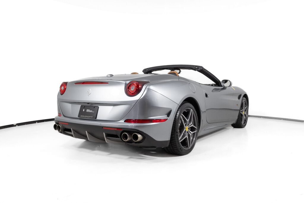 Used 2016 Ferrari California T RWD image 7