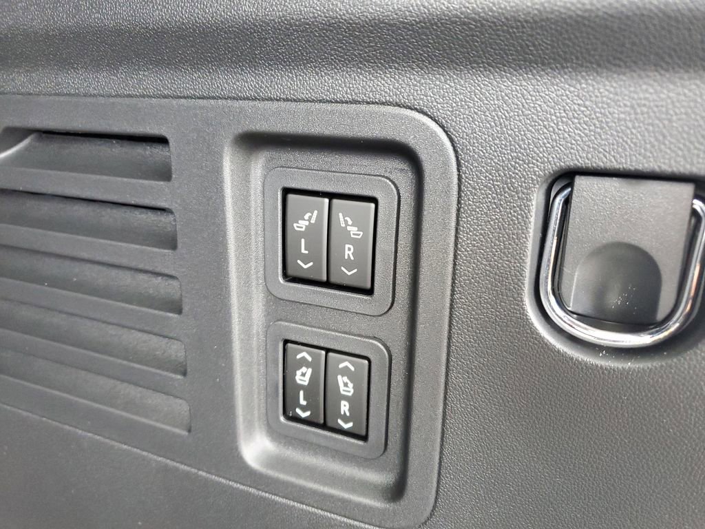 New 2026 GMC Acadia Denali w/ Super Cruise Package image 9